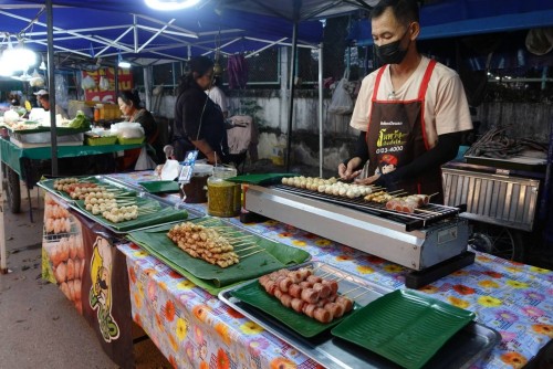 เทศบาลนครแม่สอด เข้าร่วมงานสืบสานประเพณีลอยกระทง ตลาดไนท์บาร์ซ่านครแม่สอด