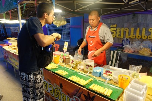 เทศบาลนครแม่สอด เข้าร่วมงานสืบสานประเพณีลอยกระทง ตลาดไนท์บาร์ซ่านครแม่สอด