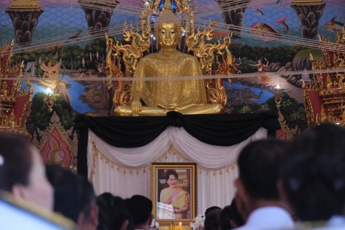 เทศบาลนครแม่สอด เข้าร่วมพิธีบำเพ็ญกุศลปัณรสมวาร การบำเพ็ญพระราชกุศลครบ 15 วัน เพื่อถวายเป็นพระราชกุศล สมเด็จพระนางเจ้าสิริกิติ์ พระบรมราชินีนาถ พระบรมราชชนนีพันปีหลวง