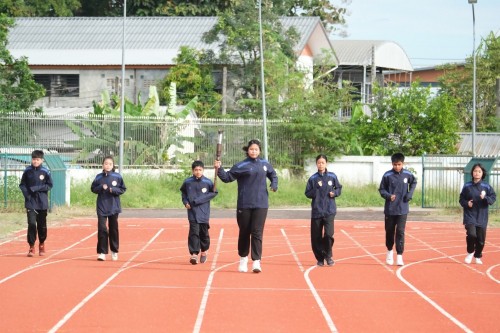 เทศบาลนครแม่สอด เข้าร่วมพิธีเปิดการแข่งขันกีฬาสีภายในของนักเรียนโรงเรียนเทศบาลวัดชุมพลคีรี ประจำปีการศึกษา 2568