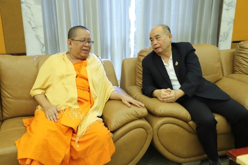 ทน.แม่สอด ให้การต้อนรับคณะมหาวิทยาลัยมหาจุฬาลงกรณราชวิทยาลัย วิทยาเขตนครสวรรค์