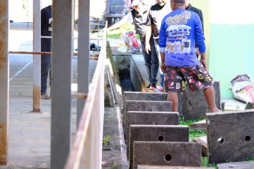 ทน.แม่สอด ลงพื้นที่ดำเนินการแก้ไขรางระบายน้ำภายในโรงเรียนเทศบาลเฉลิมพระเกียรติสมเด็จพระเทพรัตนราชสุดา ฯ สยามบรมราชกุมารี