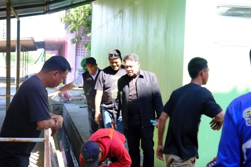 ทน.แม่สอด ลงพื้นที่ดำเนินการแก้ไขรางระบายน้ำภายในโรงเรียนเทศบาลเฉลิมพระเกียรติสมเด็จพระเทพรัตนราชสุดา ฯ สยามบรมราชกุมารี