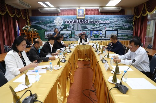 ทน.แม่สอด จัดประชุมการดำเนินการช่วยเหลือประชาชนขององค์กรปกครองส่วนท้องถิ่นเทศบาลนครแม่สอด