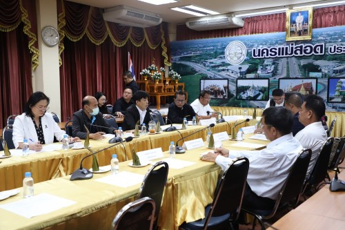 ทน.แม่สอด จัดประชุมการดำเนินการช่วยเหลือประชาชนขององค์กรปกครองส่วนท้องถิ่นเทศบาลนครแม่สอด