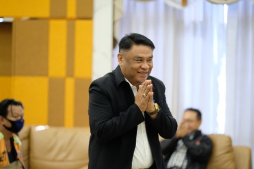 เทศบาลนครแม่สอด ร่วมกิจกรรมมอบเสื้อกันหนาว ส่งต่อความอบอุ่น สู่หัวใจชาวเทศบาลนครแม่สอด