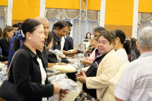 เทศบาลนครแม่สอด ร่วมกิจกรรมมอบเสื้อกันหนาว ส่งต่อความอบอุ่น สู่หัวใจชาวเทศบาลนครแม่สอด