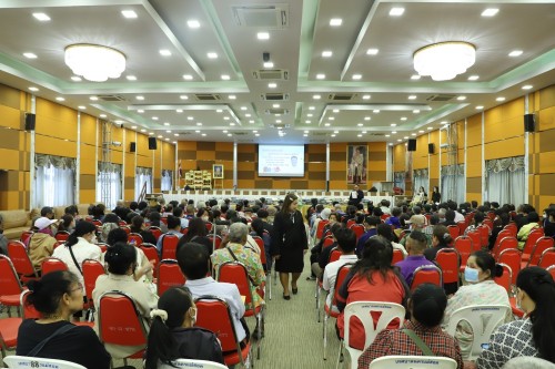 เทศบาลนครแม่สอด ร่วมกิจกรรมมอบเสื้อกันหนาว ส่งต่อความอบอุ่น สู่หัวใจชาวเทศบาลนครแม่สอด