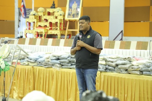 เทศบาลนครแม่สอด ร่วมกิจกรรมมอบเสื้อกันหนาว ส่งต่อความอบอุ่น สู่หัวใจชาวเทศบาลนครแม่สอด