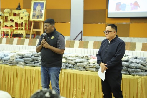 เทศบาลนครแม่สอด ร่วมกิจกรรมมอบเสื้อกันหนาว ส่งต่อความอบอุ่น สู่หัวใจชาวเทศบาลนครแม่สอด