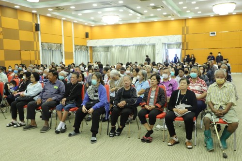 เทศบาลนครแม่สอด ร่วมกิจกรรมมอบเสื้อกันหนาว ส่งต่อความอบอุ่น สู่หัวใจชาวเทศบาลนครแม่สอด