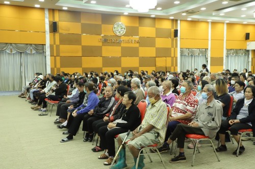 เทศบาลนครแม่สอด ร่วมกิจกรรมมอบเสื้อกันหนาว ส่งต่อความอบอุ่น สู่หัวใจชาวเทศบาลนครแม่สอด