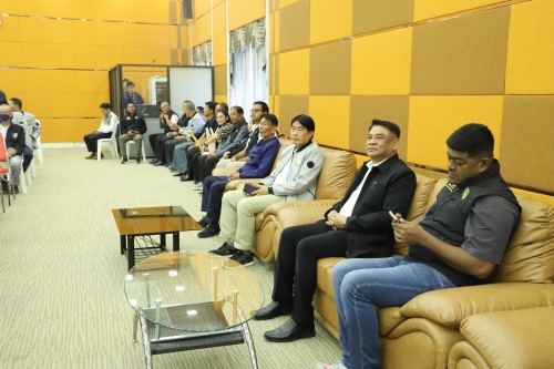 เทศบาลนครแม่สอด ร่วมกิจกรรมมอบเสื้อกันหนาว ส่งต่อความอบอุ่น สู่หัวใจชาวเทศบาลนครแม่สอด