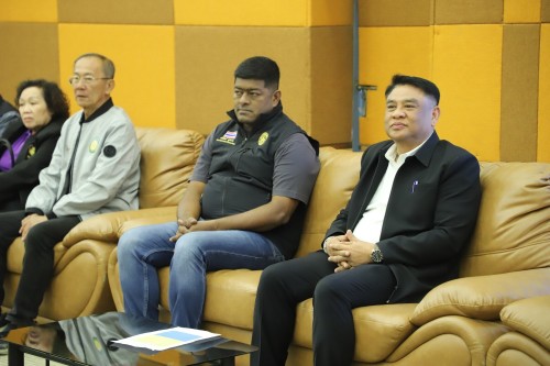 เทศบาลนครแม่สอด ร่วมกิจกรรมมอบเสื้อกันหนาว ส่งต่อความอบอุ่น สู่หัวใจชาวเทศบาลนครแม่สอด