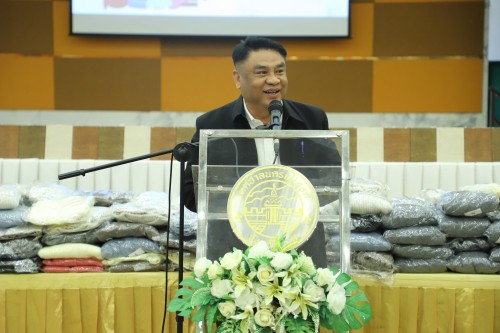 เทศบาลนครแม่สอด ร่วมกิจกรรมมอบเสื้อกันหนาว ส่งต่อความอบอุ่น สู่หัวใจชาวเทศบาลนครแม่สอด