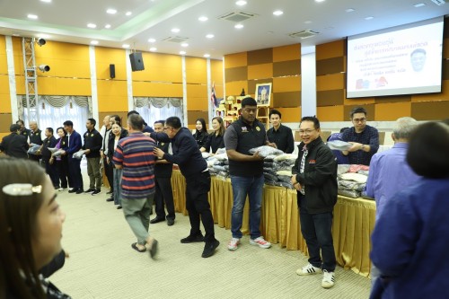 เทศบาลนครแม่สอด ร่วมกิจกรรมมอบเสื้อกันหนาว ส่งต่อความอบอุ่น สู่หัวใจชาวเทศบาลนครแม่สอด