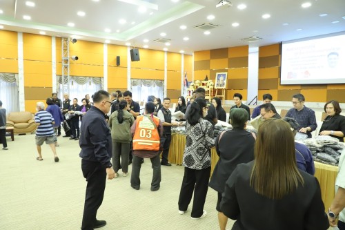 เทศบาลนครแม่สอด ร่วมกิจกรรมมอบเสื้อกันหนาว ส่งต่อความอบอุ่น สู่หัวใจชาวเทศบาลนครแม่สอด