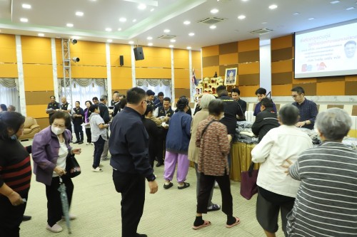 เทศบาลนครแม่สอด ร่วมกิจกรรมมอบเสื้อกันหนาว ส่งต่อความอบอุ่น สู่หัวใจชาวเทศบาลนครแม่สอด