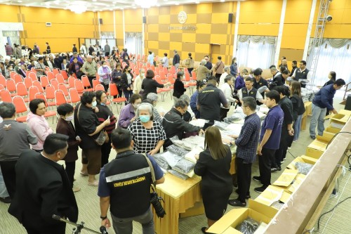 เทศบาลนครแม่สอด ร่วมกิจกรรมมอบเสื้อกันหนาว ส่งต่อความอบอุ่น สู่หัวใจชาวเทศบาลนครแม่สอด