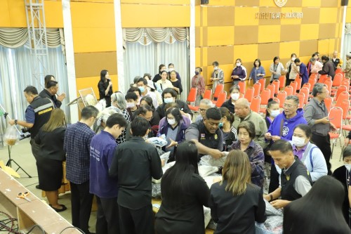 เทศบาลนครแม่สอด ร่วมกิจกรรมมอบเสื้อกันหนาว ส่งต่อความอบอุ่น สู่หัวใจชาวเทศบาลนครแม่สอด