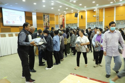 เทศบาลนครแม่สอด ร่วมกิจกรรมมอบเสื้อกันหนาว ส่งต่อความอบอุ่น สู่หัวใจชาวเทศบาลนครแม่สอด