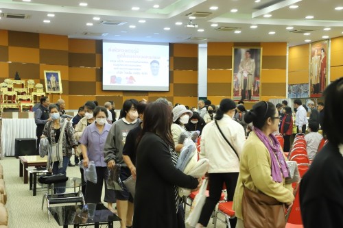 เทศบาลนครแม่สอด ร่วมกิจกรรมมอบเสื้อกันหนาว ส่งต่อความอบอุ่น สู่หัวใจชาวเทศบาลนครแม่สอด