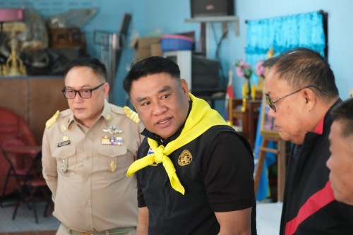 ทน.แม่สอด ลงพื้นที่มอบถุงยังชีพ จำนวน 10 ชุมชน 