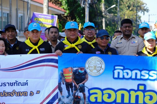 ทน.แม่สอด ลงพื้นที่บูรณาการร่วมกับเรือนจำอำเภอแม่สอดดำเนินการขุดลอกท่อระบายน้ำบริเวณหน้าวัดดอนไชยถึงบริเวณวงเวียนหอนาฬิกา
