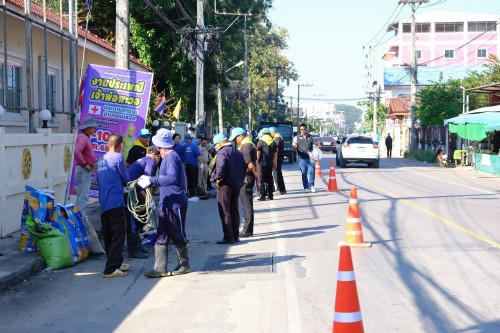 ทน.แม่สอด ลงพื้นที่บูรณาการร่วมกับเรือนจำอำเภอแม่สอดดำเนินการขุดลอกท่อระบายน้ำบริเวณหน้าวัดดอนไชยถึงบริเวณวงเวียนหอนาฬิกา