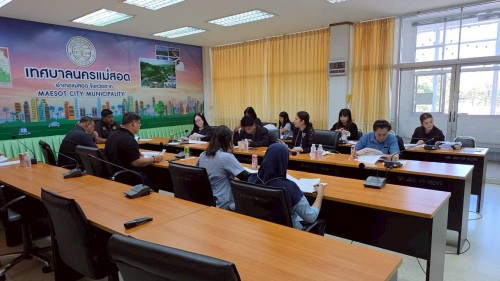 ทน.แม่สอด จัดประชุมคณะอนุกรรมการสนับสนุนการจัดบริการดูแลระยะยาวสำหรับผู้สูงอายุและผู้พิการที่มีภาวะพึ่งพิงเทศบาลนครแม่สอด