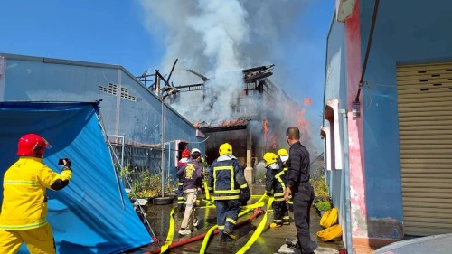 ทน.แม่สอด ลงพื้นที่ระงับเหตุอัคคีภัย ชุมชนอิสลามในเขตพื้นที่เทศบาลนครแม่สอด 