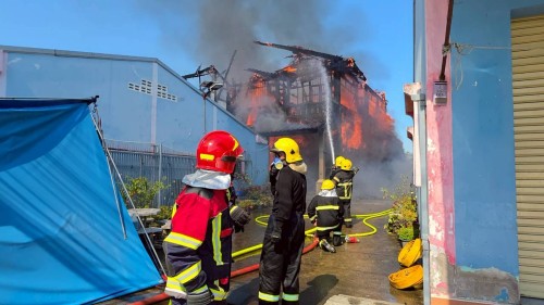 ทน.แม่สอด ลงพื้นที่ระงับเหตุอัคคีภัย ชุมชนอิสลามในเขตพื้นที่เทศบาลนครแม่สอด 