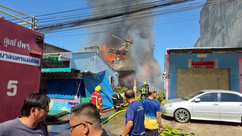 ทน.แม่สอด ลงพื้นที่ระงับเหตุอัคคีภัย ชุมชนอิสลามในเขตพื้นที่เทศบาลนครแม่สอด 