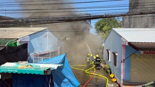 ทน.แม่สอด ลงพื้นที่ระงับเหตุอัคคีภัย ชุมชนอิสลามในเขตพื้นที่เทศบาลนครแม่สอด 