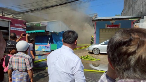 ทน.แม่สอด ลงพื้นที่ระงับเหตุอัคคีภัย ชุมชนอิสลามในเขตพื้นที่เทศบาลนครแม่สอด 