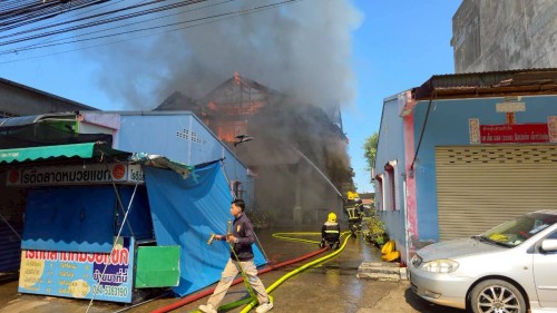 ทน.แม่สอด ลงพื้นที่ระงับเหตุอัคคีภัย ชุมชนอิสลามในเขตพื้นที่เทศบาลนครแม่สอด 