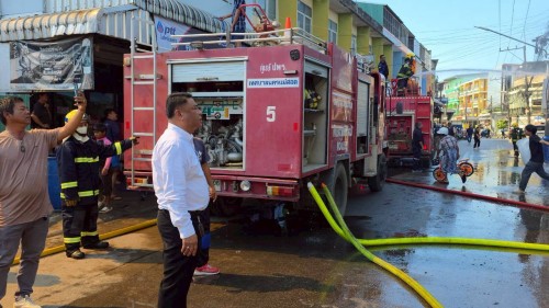 ทน.แม่สอด ลงพื้นที่ระงับเหตุอัคคีภัย ชุมชนอิสลามในเขตพื้นที่เทศบาลนครแม่สอด 