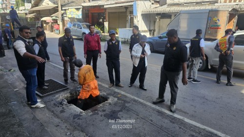 ทน.แม่สอด ลงพื้นที่บูรณาการร่วมกับเรือนจำอำเภอแม่สอดดำเนินการขุดลอกท่อระบายน้ำบริเวณหน้าวัดดอนไชยถึงบริเวณวงเวียนหอนาฬิกา