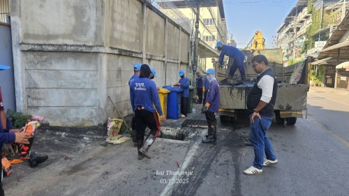 ทน.แม่สอด ลงพื้นที่บูรณาการร่วมกับเรือนจำอำเภอแม่สอดดำเนินการขุดลอกท่อระบายน้ำบริเวณหน้าวัดดอนไชยถึงบริเวณวงเวียนหอนาฬิกา