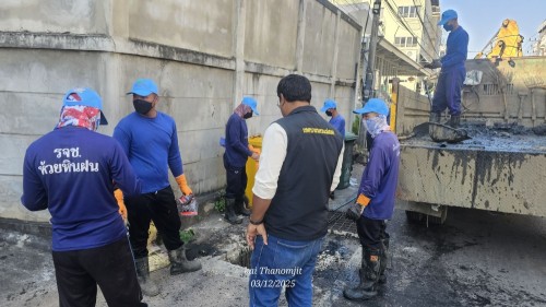 ทน.แม่สอด ลงพื้นที่บูรณาการร่วมกับเรือนจำอำเภอแม่สอดดำเนินการขุดลอกท่อระบายน้ำบริเวณหน้าวัดดอนไชยถึงบริเวณวงเวียนหอนาฬิกา
