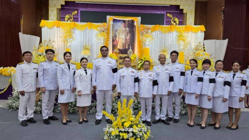 ทน.แม่สอด ร่วมพิธีเจริญพระพุทธมนต์และทำบุญตักบาตรถวายพระราชกุศล เนื่องในวันคล้ายวันพระบรมราชสมภพ พระบาทสมเด็จพระบรมชนกาธิเบศร มหาภูมิพลอดุลยเดชมหาราช บรมนาถบพิตร วันชาติและวันพ่อแห่งชาติ 5 ธันวาคม 2568