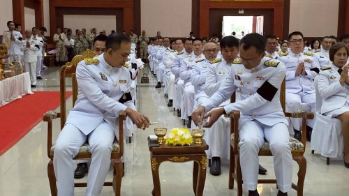 ทน.แม่สอด ร่วมพิธีเจริญพระพุทธมนต์และทำบุญตักบาตรถวายพระราชกุศล เนื่องในวันคล้ายวันพระบรมราชสมภพ พระบาทสมเด็จพระบรมชนกาธิเบศร มหาภูมิพลอดุลยเดชมหาราช บรมนาถบพิตร วันชาติและวันพ่อแห่งชาติ 5 ธันวาคม 2568