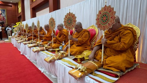 ทน.แม่สอด ร่วมพิธีเจริญพระพุทธมนต์และทำบุญตักบาตรถวายพระราชกุศล เนื่องในวันคล้ายวันพระบรมราชสมภพ พระบาทสมเด็จพระบรมชนกาธิเบศร มหาภูมิพลอดุลยเดชมหาราช บรมนาถบพิตร วันชาติและวันพ่อแห่งชาติ 5 ธันวาคม 2568