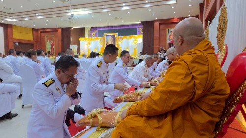ทน.แม่สอด ร่วมพิธีเจริญพระพุทธมนต์และทำบุญตักบาตรถวายพระราชกุศล เนื่องในวันคล้ายวันพระบรมราชสมภพ พระบาทสมเด็จพระบรมชนกาธิเบศร มหาภูมิพลอดุลยเดชมหาราช บรมนาถบพิตร วันชาติและวันพ่อแห่งชาติ 5 ธันวาคม 2568