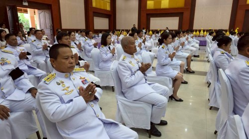 ทน.แม่สอด ร่วมพิธีเจริญพระพุทธมนต์และทำบุญตักบาตรถวายพระราชกุศล เนื่องในวันคล้ายวันพระบรมราชสมภพ พระบาทสมเด็จพระบรมชนกาธิเบศร มหาภูมิพลอดุลยเดชมหาราช บรมนาถบพิตร วันชาติและวันพ่อแห่งชาติ 5 ธันวาคม 2568
