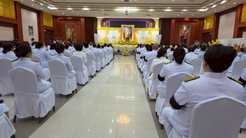 ทน.แม่สอด ร่วมพิธีเจริญพระพุทธมนต์และทำบุญตักบาตรถวายพระราชกุศล เนื่องในวันคล้ายวันพระบรมราชสมภพ พระบาทสมเด็จพระบรมชนกาธิเบศร มหาภูมิพลอดุลยเดชมหาราช บรมนาถบพิตร วันชาติและวันพ่อแห่งชาติ 5 ธันวาคม 2568