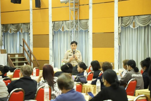 ทน.แม่สอด จัดโครงการฝึกอบรม ส่งเสริมเทิดทูนสถาบันชาติ ศาสนา พระมหากษัตริย์ นำประชาชนเข้าเฝ้าฯ กราบบังคมพระบรมศพ สมเด็จพระนางเจ้าสิริกิติ์ พระบรมราชินีนาถ พระบรมราชชนนีพันปีหลวงและศึกษาดูงานพระราชกรณีกิจ