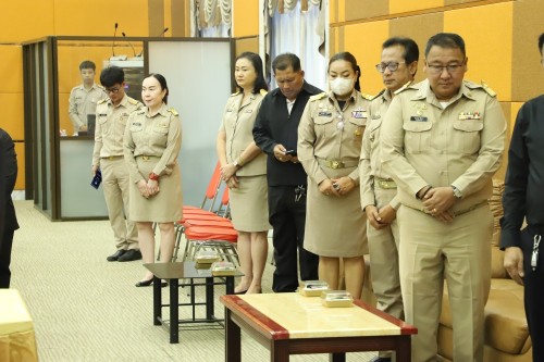 ทน.แม่สอด จัดโครงการฝึกอบรม ส่งเสริมเทิดทูนสถาบันชาติ ศาสนา พระมหากษัตริย์ นำประชาชนเข้าเฝ้าฯ กราบบังคมพระบรมศพ สมเด็จพระนางเจ้าสิริกิติ์ พระบรมราชินีนาถ พระบรมราชชนนีพันปีหลวงและศึกษาดูงานพระราชกรณีกิจ