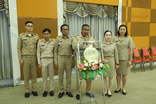 ทน.แม่สอด จัดโครงการฝึกอบรม ส่งเสริมเทิดทูนสถาบันชาติ ศาสนา พระมหากษัตริย์ นำประชาชนเข้าเฝ้าฯ กราบบังคมพระบรมศพ สมเด็จพระนางเจ้าสิริกิติ์ พระบรมราชินีนาถ พระบรมราชชนนีพันปีหลวงและศึกษาดูงานพระราชกรณีกิจ