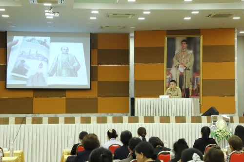 ทน.แม่สอด จัดโครงการฝึกอบรม ส่งเสริมเทิดทูนสถาบันชาติ ศาสนา พระมหากษัตริย์ นำประชาชนเข้าเฝ้าฯ กราบบังคมพระบรมศพ สมเด็จพระนางเจ้าสิริกิติ์ พระบรมราชินีนาถ พระบรมราชชนนีพันปีหลวงและศึกษาดูงานพระราชกรณีกิจ